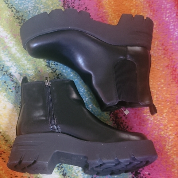 Sam & Libby Black Ankle Chelsea Boots - Picture 2 of 12